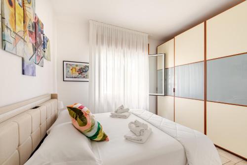 Katil atau katil-katil dalam bilik di Exclusive Apartament e Depandance - Vle Dante - Riccione - Privacy ed Enormi Spazi nel Quartiere più Rinomato