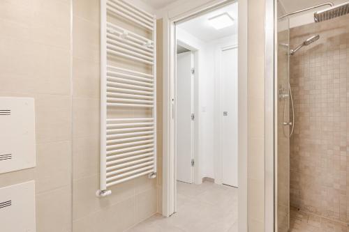 Bilik mandi di Exclusive Apartament e Depandance - Vle Dante - Riccione - Privacy ed Enormi Spazi nel Quartiere più Rinomato