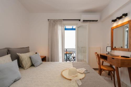 Ένα ή περισσότερα κρεβάτια σε δωμάτιο στο Prelude 2BR Apartment Naxos Town Center Near Beach