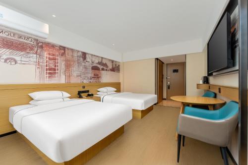 Postel nebo postele na pokoji v ubytování City Comfort Inn Shiyan Yunxi Huangshan Park Branch