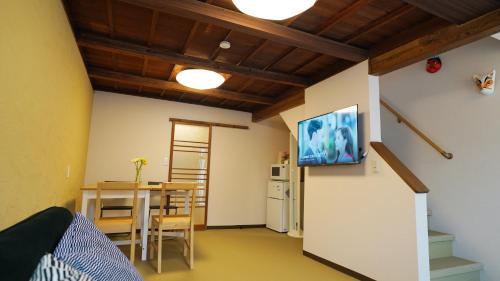 2 min walk to station, near Namba & Shinsaibashi