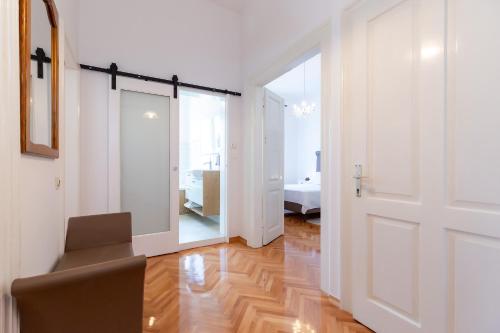 Old Town Poreč 2BR Apartment - Terrace & Parking