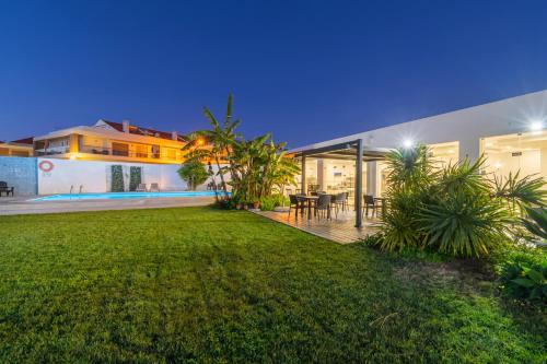 Silver Seahorse Garden Retreat