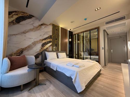 Ένα ή περισσότερα κρεβάτια σε δωμάτιο στο Golden Stone Hotel Akçay
