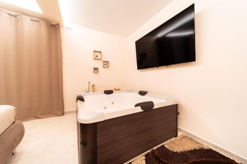 Desiree Luxury House- vasca idromassaggio photo 10
