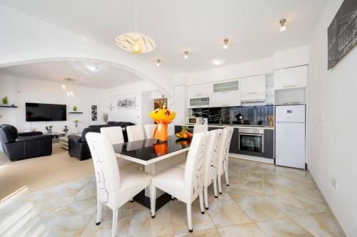 Η κουζίνα ή μικρή κουζίνα στο Apartments Deak