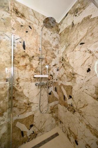 Ένα μπάνιο στο Apartments Deak