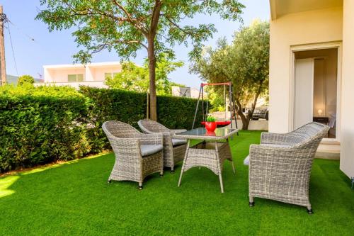 Κήπος έξω από το Apartments Deak