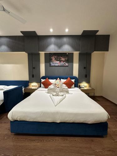 Postel nebo postele na pokoji v ubytování Valencia Club Abu - Resort In Abu