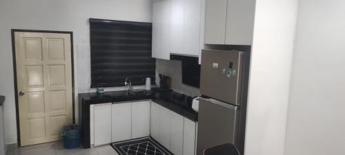 Kuchyň nebo kuchyňský kout v ubytování Homestay KITA UPM Maeps Serdang