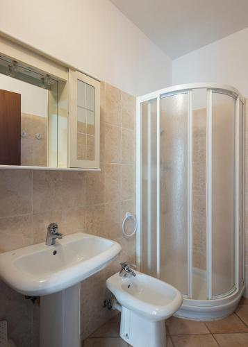 a bathroom with a sink and a shower at U Ciousu by Ligurian Life APPARTAMENTI IN AGRITURISMO in Vallebona