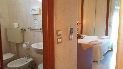 Koupelna v ubytování Hotel Condor