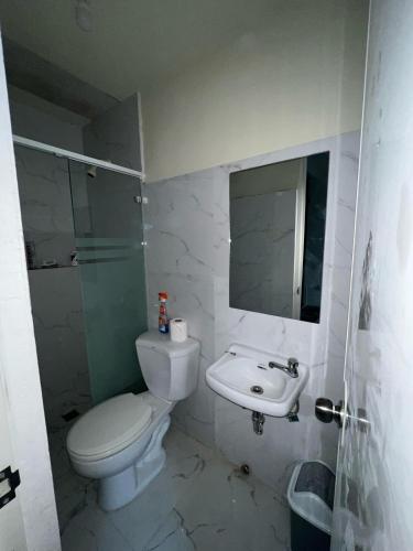 Ένα μπάνιο στο The Nuebes Townhouse CDO