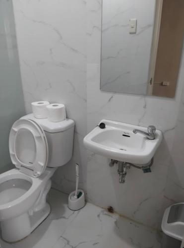 Ένα μπάνιο στο The Nuebes Townhouse CDO