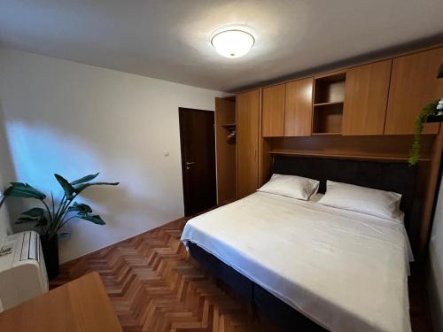 Giường trong phòng chung tại Apartments Medin
