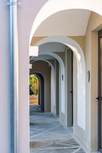 an archway in a building with a hallway at San Filadelfo 