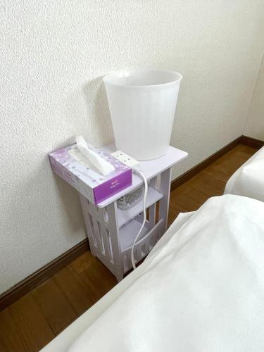 a hospital room with a bed and a mortar and pestle on a table at Minpaku SAKURA 民泊 戸建貸切 彦根城まで車10分 無料駐車場 普通2台小型1台 in Hikone