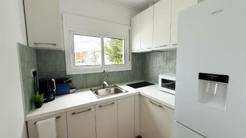 Kuchyň nebo kuchyňský kout v ubytování 111 - Beachside Renovated 1BR apt 5 min from Beach