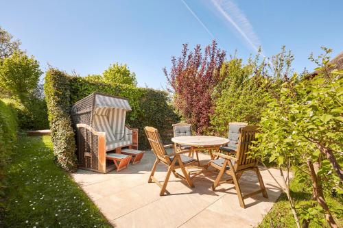 a patio with a table and chairs and a grill at Annes Cottage 3 in Oevenum