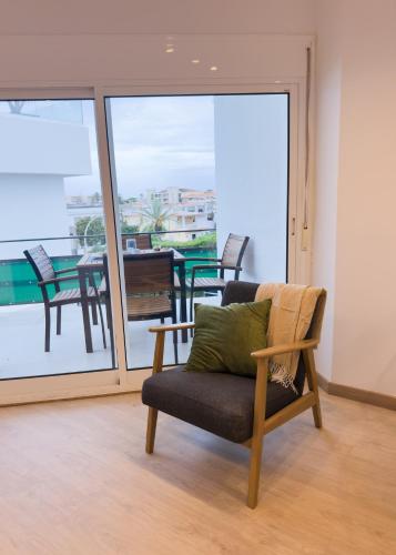 110 - Beachside Renovated 1BR apt 5 min from Beach