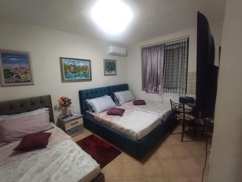 Ground-Floor Studio Apartment Near Center