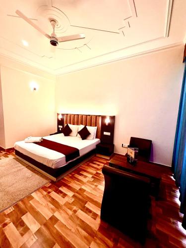 カソーリにあるKasauli View Resort # Parking # lift # Garden # Restaurant # Open Terrace # On Road Locationのギャラリーの写真