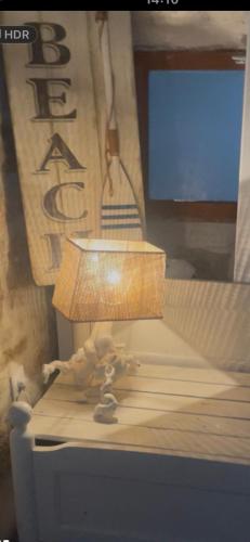 a lamp sitting on top of a desk at Ô banc de la vigne in Fabrezan