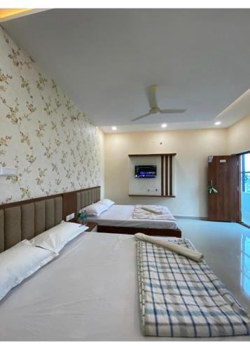 Katil atau katil-katil dalam bilik di Suvarna RR residency