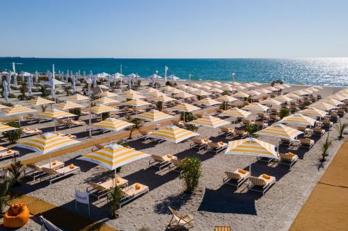 an overhead view of a beach with chairs and umbrellas at Crowne Plaza Constanta - Mamaia Beach by IHG in Mamaia