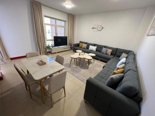 Posezení v ubytování شقق التجوري Al-Tjouri Apartments