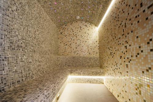 a room with a brick wall and a ceiling at Crowne Plaza Constanta - Mamaia Beach by IHG in Mamaia