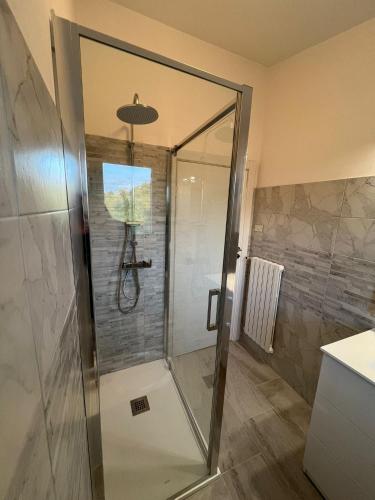 a shower with a glass door in a bathroom at Casa Vacanze Gli Allori in Venarotta