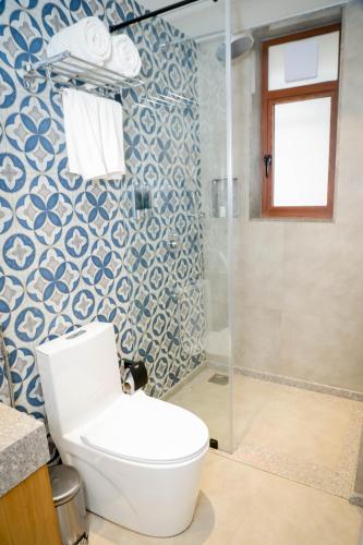 Ένα μπάνιο στο Titanic Boutique Hotel