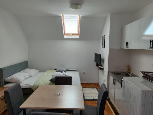 O bucătărie sau chicinetă la Apartment Marjana