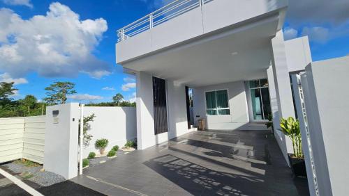 Gallery image of Brandnew 3BDR Pool villa with rooftop near Aonang Beach in Krabi town