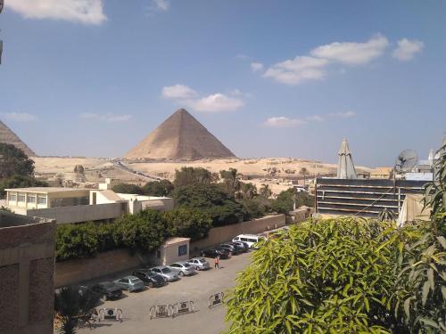 Gallery image of Lord pyramids view in Cairo