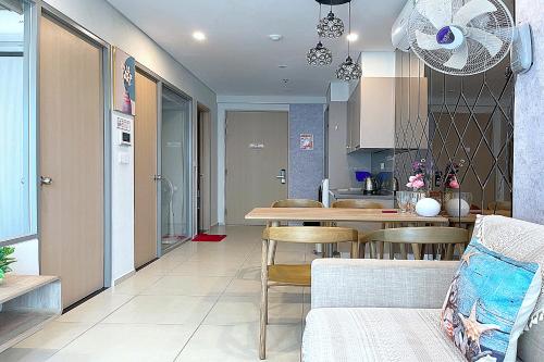 a kitchen and living room with a table and chairs at The Sóng Luxury Apartment Vung Tau - Tuấn Hoà Homestay in Vung Tau