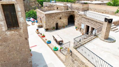 an aerial view of a stone building with a courtyard at Kapadokya Ihlara Konakları Otel Konak Odaları in Guzelyurt