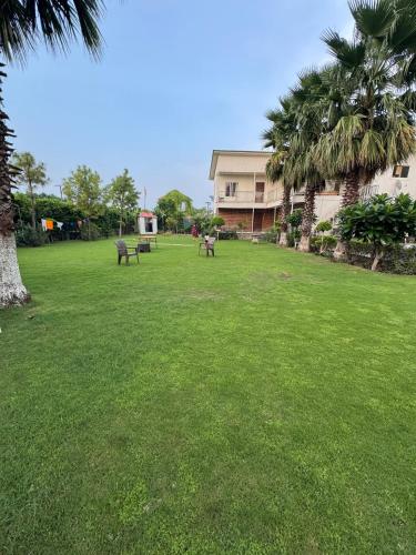 Κήπος έξω από το Mannat Farm