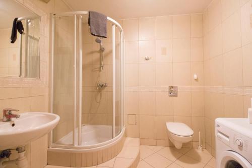 a bathroom with a shower and a toilet and a sink at HappyEstate Apartments 3 min do Rynku in Wrocław
