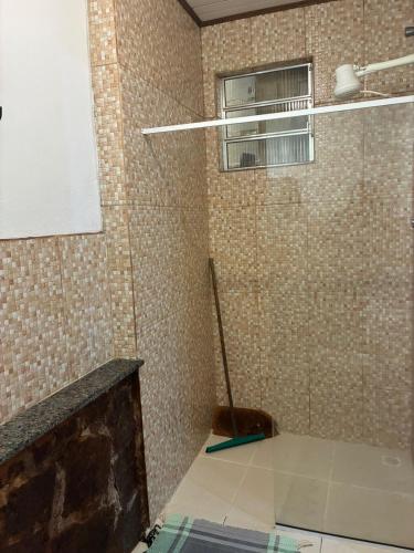 Bilik mandi di Pousada & Hostel Bicho Preguiça