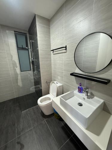 Ένα μπάνιο στο Trion KL Residence By CozyNest