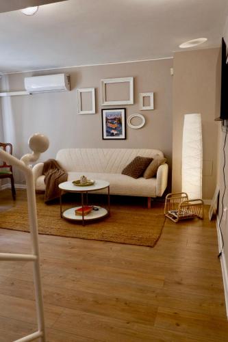 Hidden Courtyard Gem - House in Sofia Center