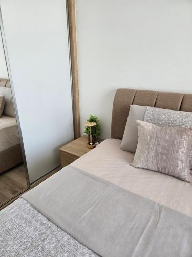 Postel nebo postele na pokoji v ubytování Four Seasons II Boghaz - Luxury Apartments