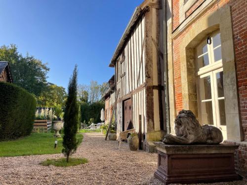 Le Douet Fleury - Chambre d'Hôtes et Gîtesにある庭