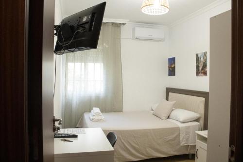 En eller flere senge i et værelse på habitacion acogedora con limpieza incluida- buena conexion