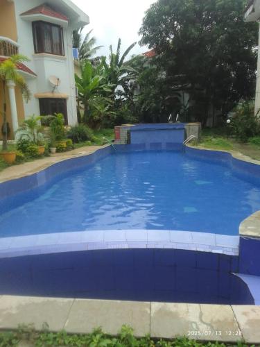 Πισίνα στο ή κοντά στο Ronne's 3BHK MEADOWS VILLA