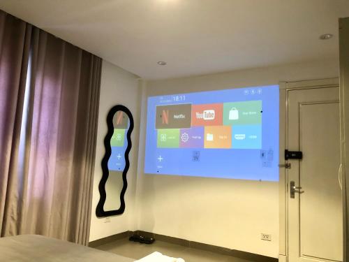 Μια τηλεόραση ή/και κέντρο ψυχαγωγίας στο Luxe Hotel Truong Chinh Ha Noi