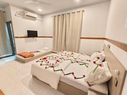 a hospital room with two beds with christmas decorations at Mirusmaa Inn 