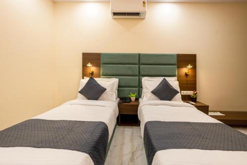 Katil atau katil-katil dalam bilik di Limewood Stay Service Apartment 1BHK - Millennium City Centre